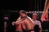 š1 (1 of 1)-142: Foto: Z fighterů MMA tekla v Poděbradech krev. Zvítězil i Martin Heller